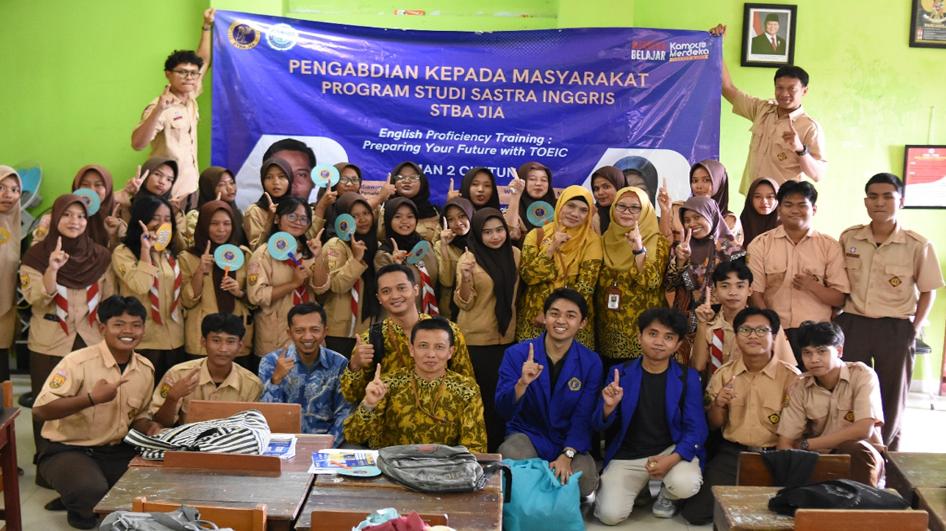 PKM "English Proficiency Training: Preparing Your Future with TOEIC" Sesi 1 di SMAN 2 Cibitung